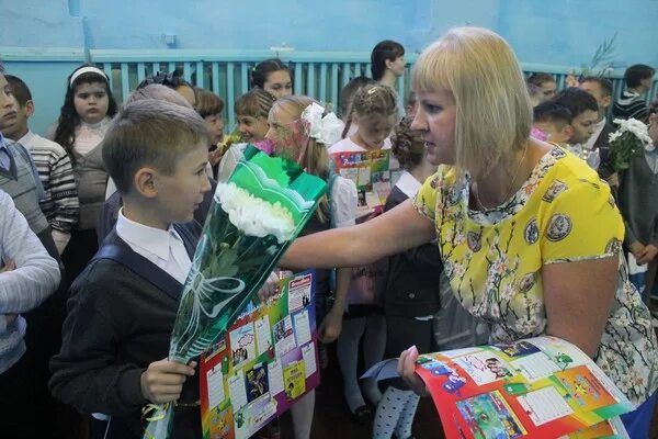 Школа 15 новомосковск. 15 Школа город Серов. МБОУ СОШ 15 Зауральский. Город Серов 1 школа. Школа 15 Серов учителя.