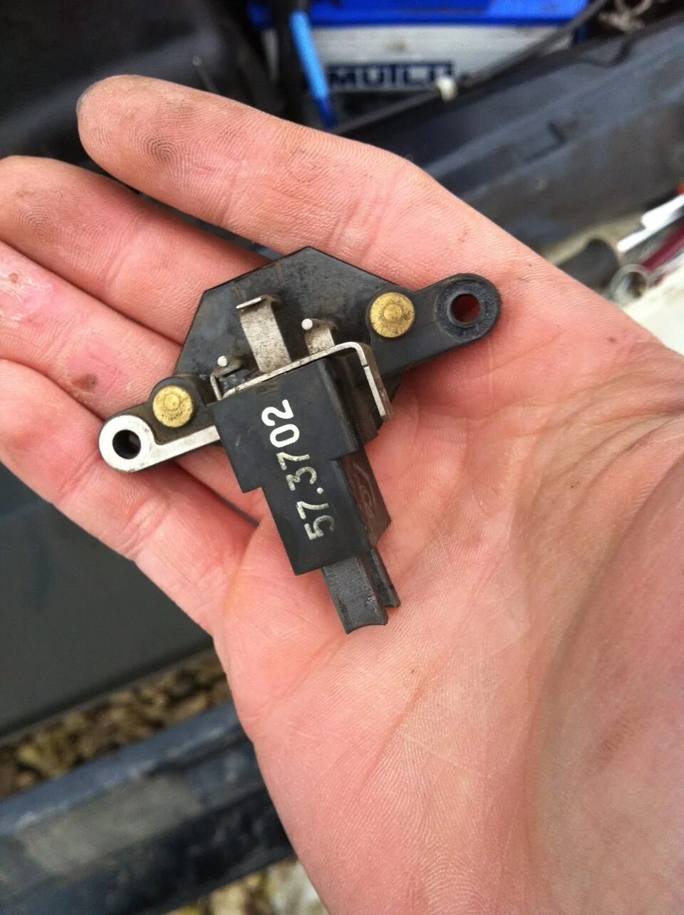 регулятор напряжения 2114