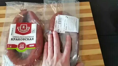 Четверо друзей вкусная салями дерево более моложе