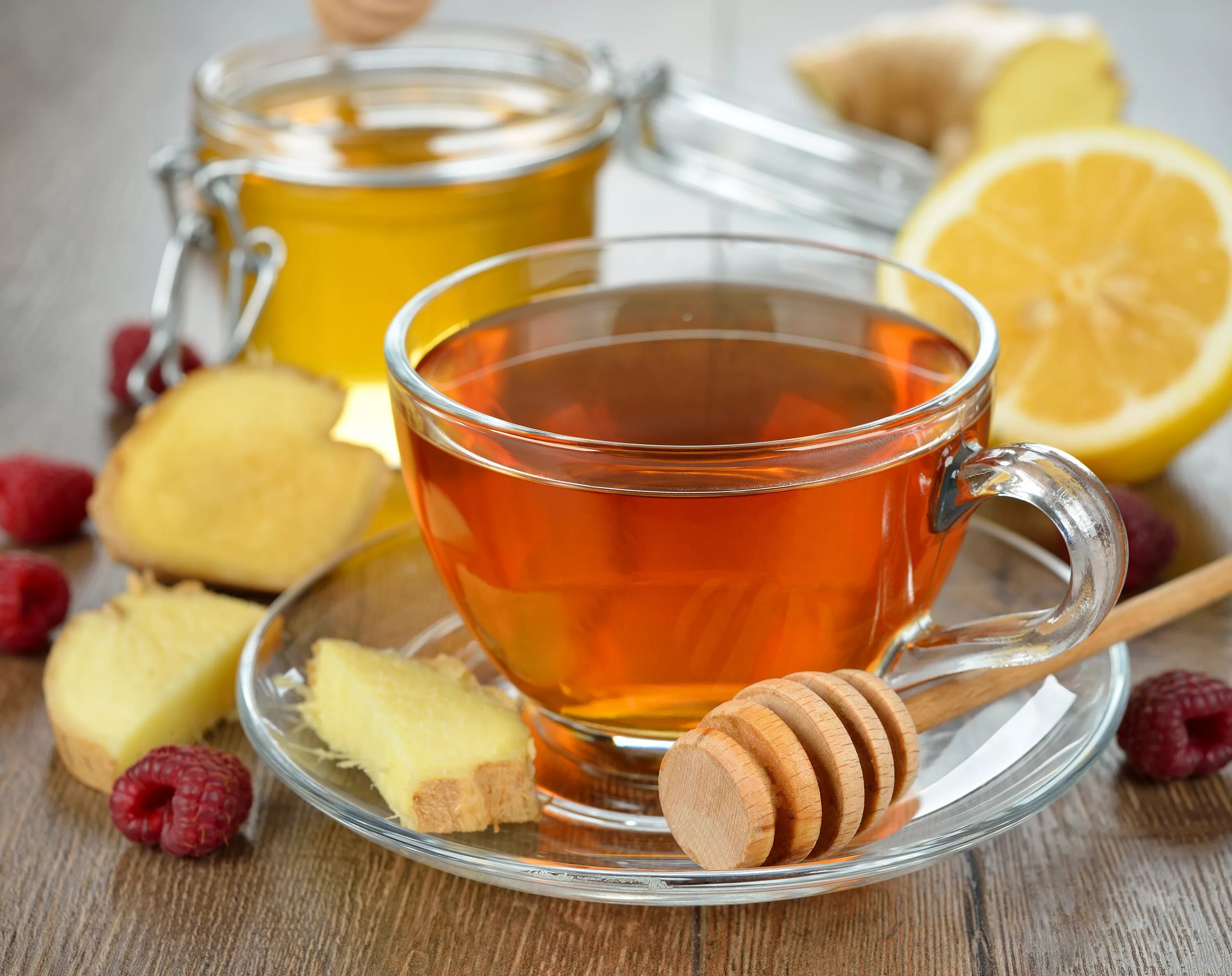 Выпить чаю лимоном. Чай с лимоном и имбирем и медом. Сбитень имбирно-лимонный. Чай с медом. Горячий чай.