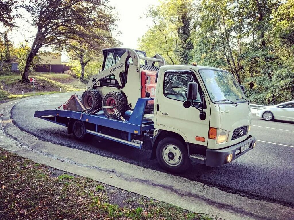 Эвакуатор автомобиля автодруг. Бобкэт на эвакуаторе. Автодруг 24 эвакуатор. Красивый эвакуатор. Самый красивый эвакуатор.