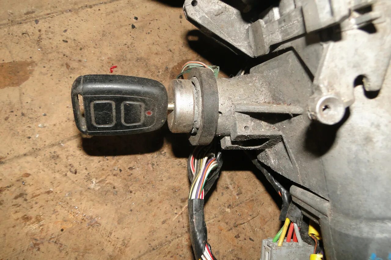 Как снять замок зажигания форд мондео Replacing the ignition switch (lock) cylinder (Electrical equipment / Electrical