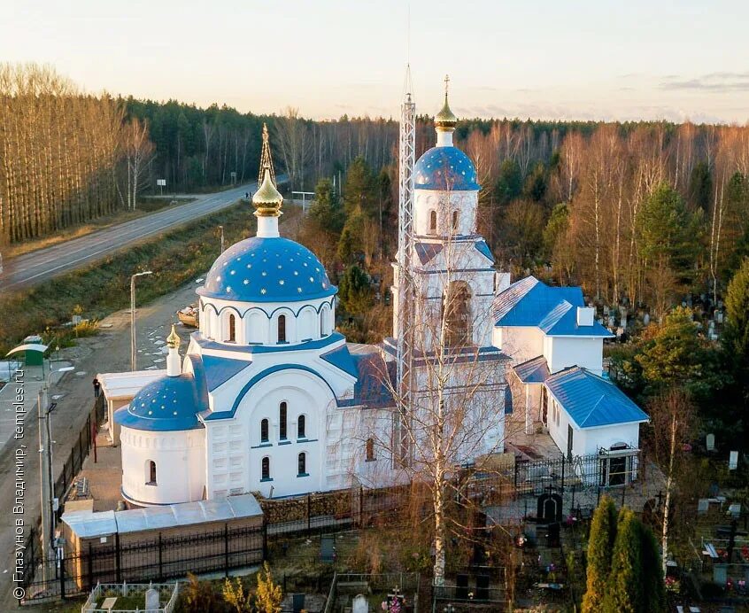 храм воскресения христова на бывшем семёновском кладбище. воскресенская церковь москва семеновская. воскресенская церковь ваганьковское кладбище. храм воскресение словущего на вашаньковском. храм на семеновской.