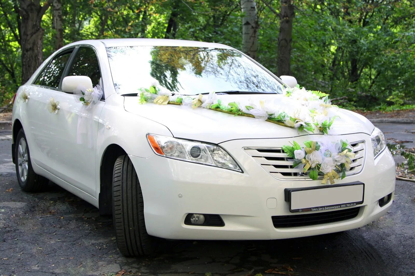 Toyota camry сороковка. Свадебная toyota camry 40. тойота камри белая свадьба. тойота камри белая свадебная. свадебный кортеж камри 40.