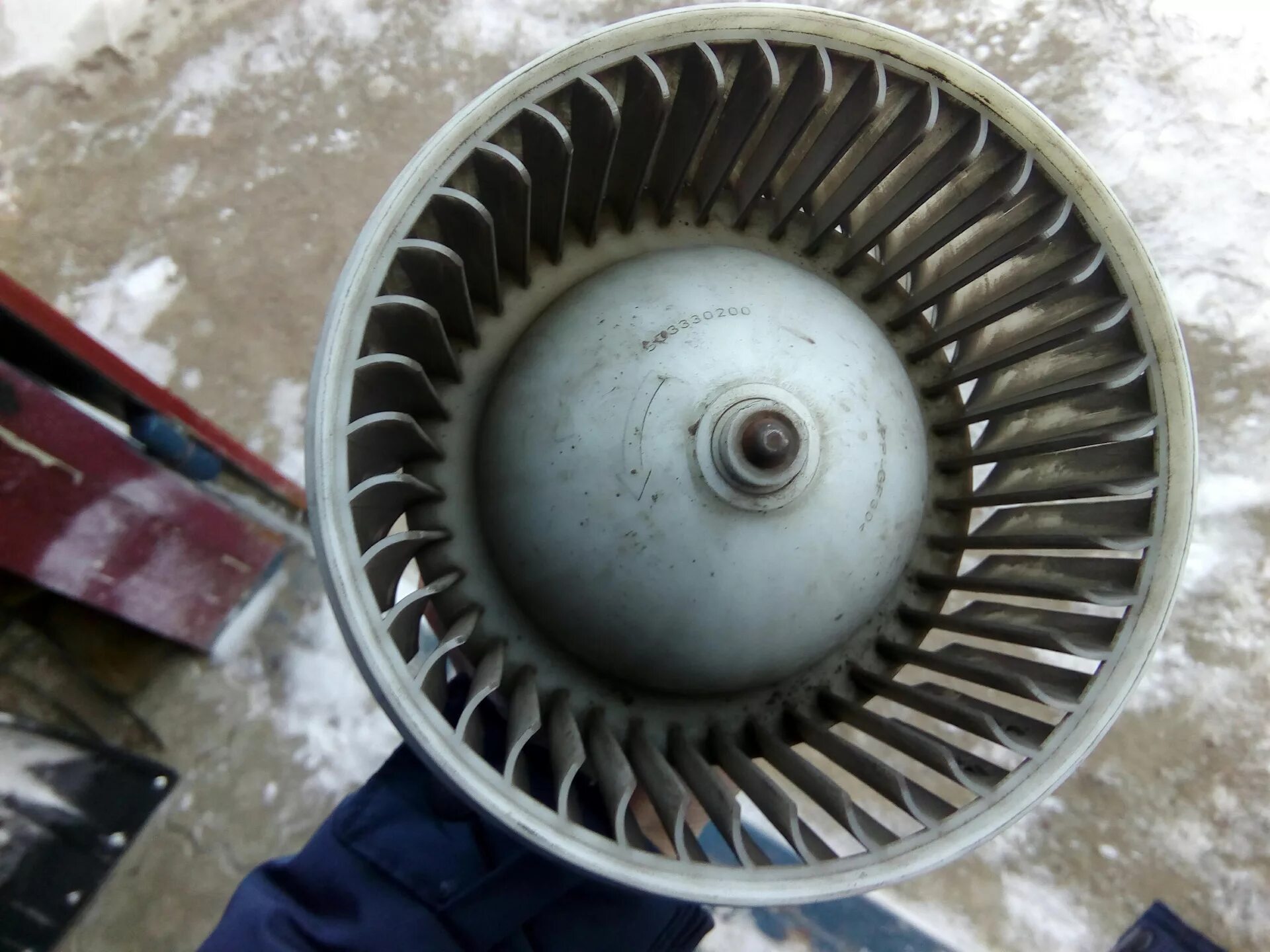 Крыльчатка отопителя дэу рейсер. Снятие крыльчатки вентилятора печки бмв f30. Кольцо моторчика печки газель. Как снять крыльчатку с моторчика печки. Как снять крыльчатку с моторчика автономки.
