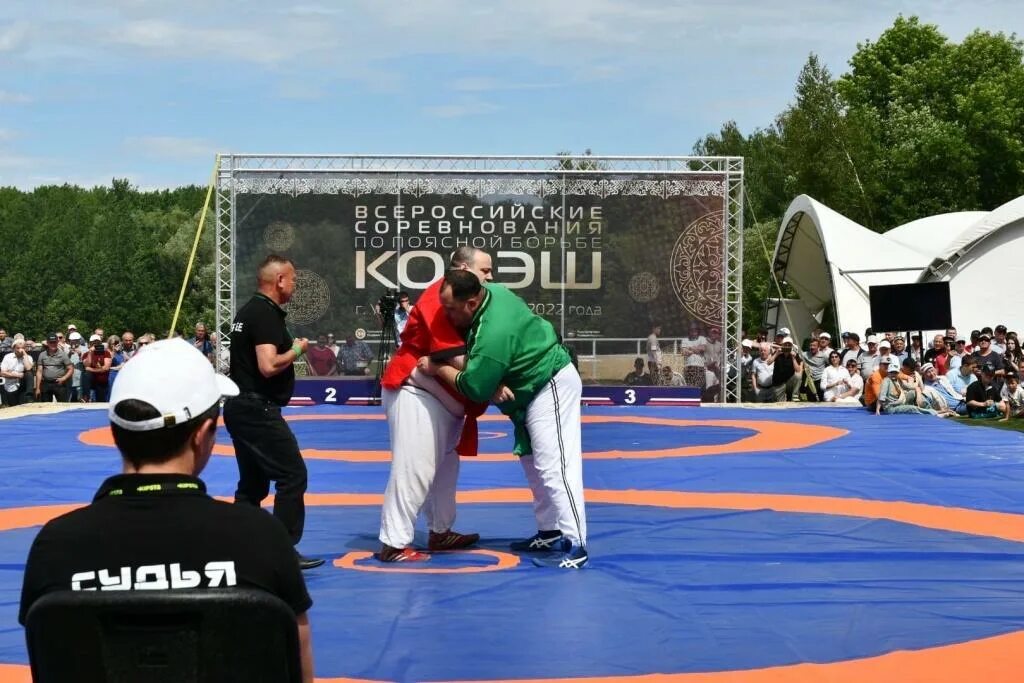 Чемпионы сабантуя. Церемония открытия куреш. Сабантуй 2023 казань. Куреш сабантуй с бараном. Чемпионы сабантуя.