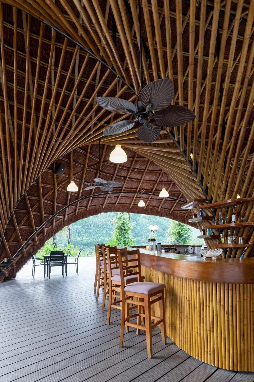 Бамбоо бар пресненская. Суши бар бамбук. Бамбук в ресторане. Кафе из бамбука. Бамбуковый ресторан вьетнам.