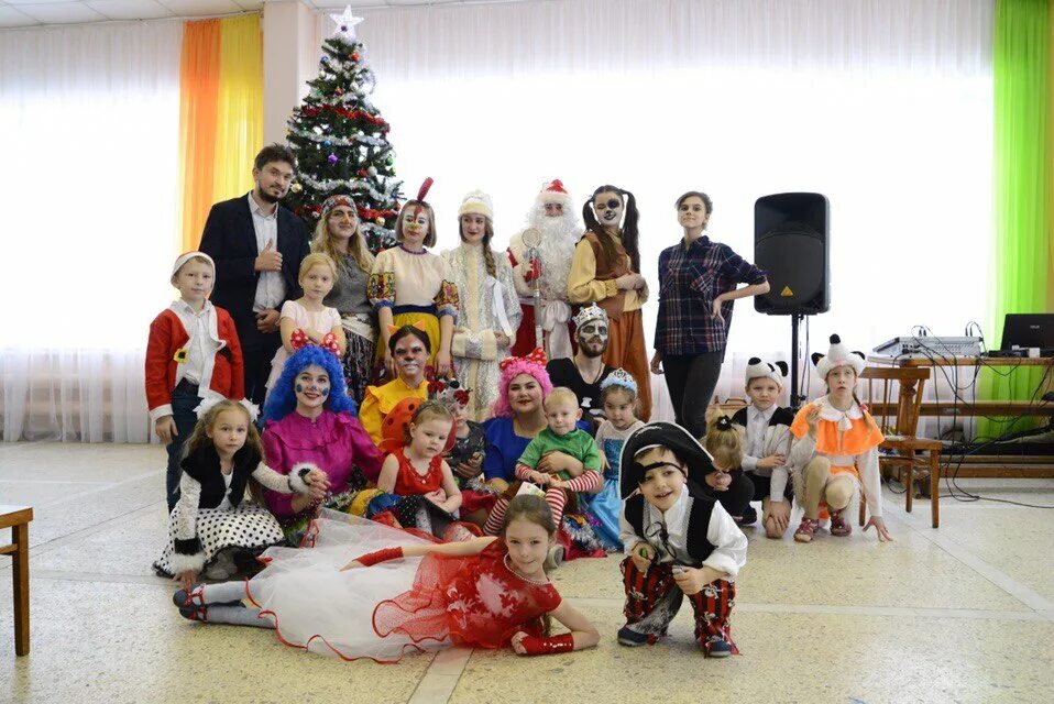 елка праздник. новогодняя елка праздник в саду. праздник новый год события для детей. детские новогодние праздники в воронеже. новогодние мероприятия для детей.