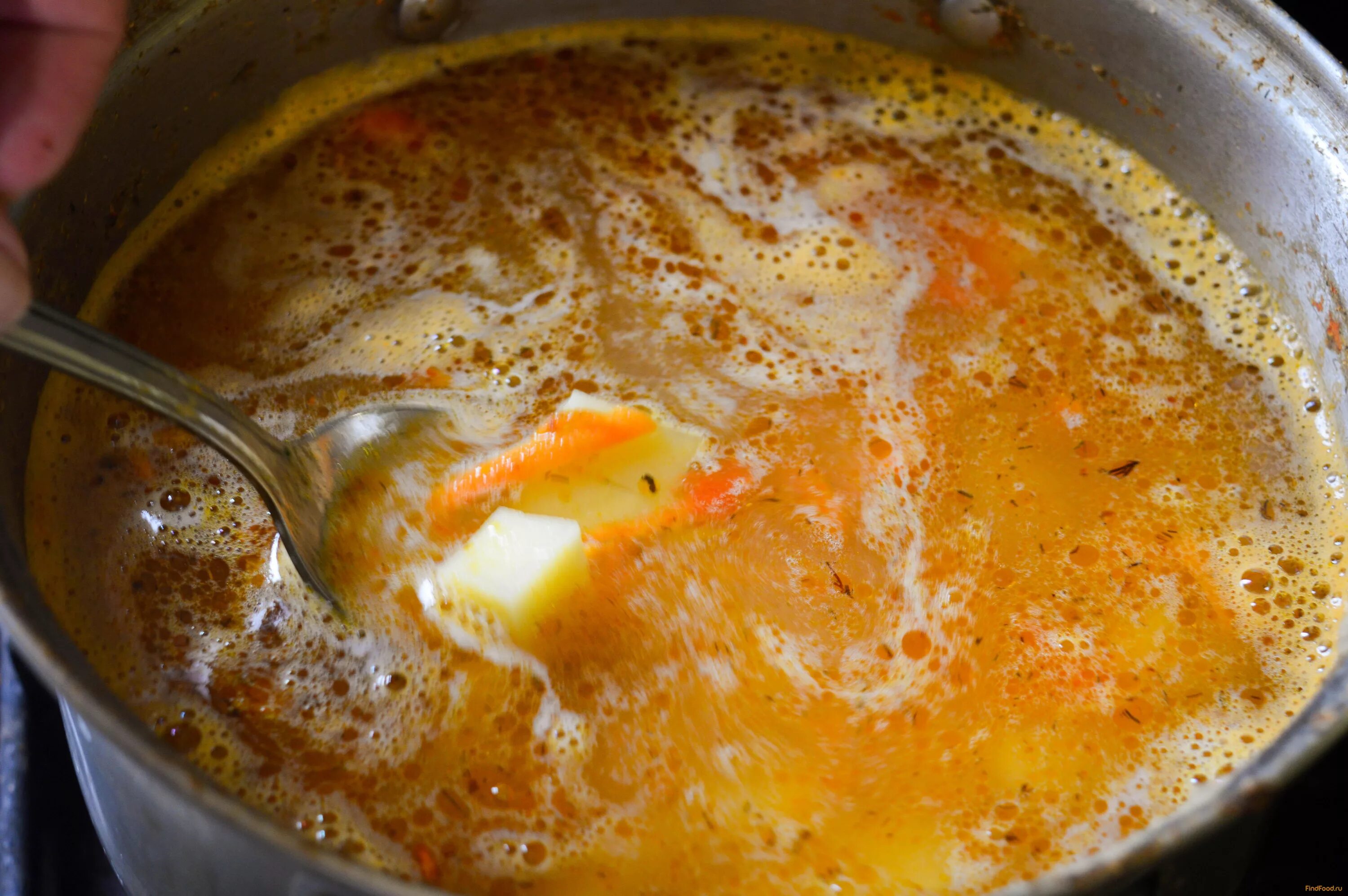 Суп кипит. Гороховый суп в кастрюле. Кипящий суп. Кастрюльке суп кипит. Кипение супа.