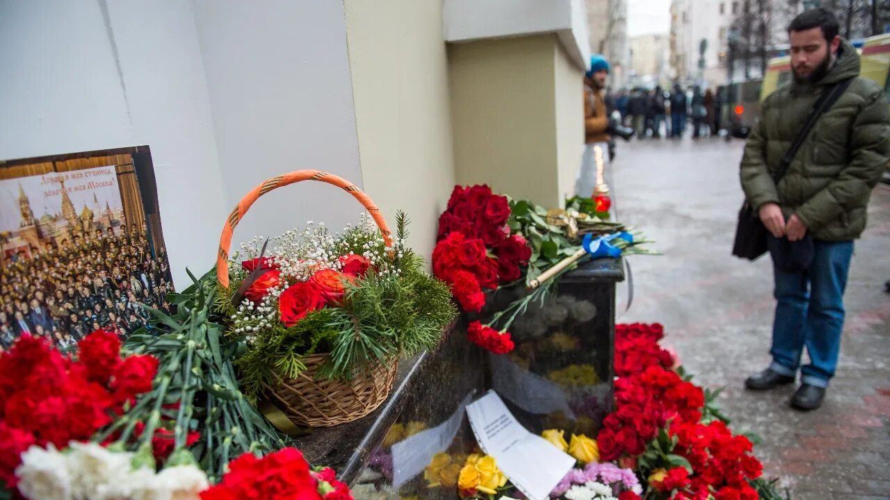 Фото день траура. Траур в россии. память детям погибшим в крушении. день траура в россии.