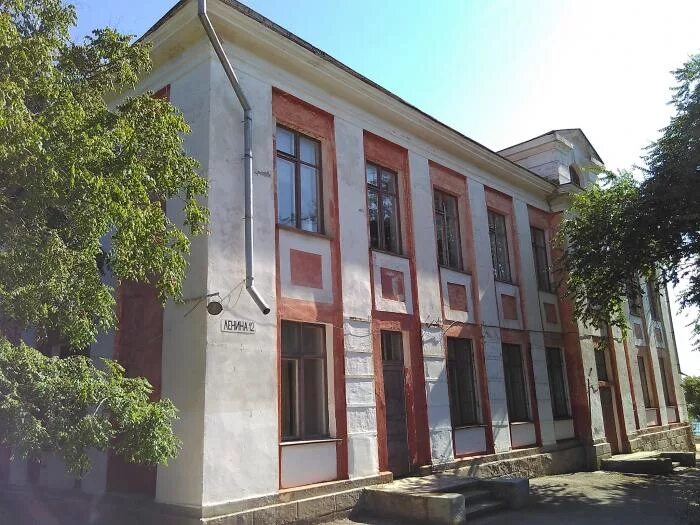 Первая школа феодосия. Школа 6 феодосия орджоникидзе. Гимназия 5 феодосия. Школа 6 феодосия. Школа 17 феодосия.