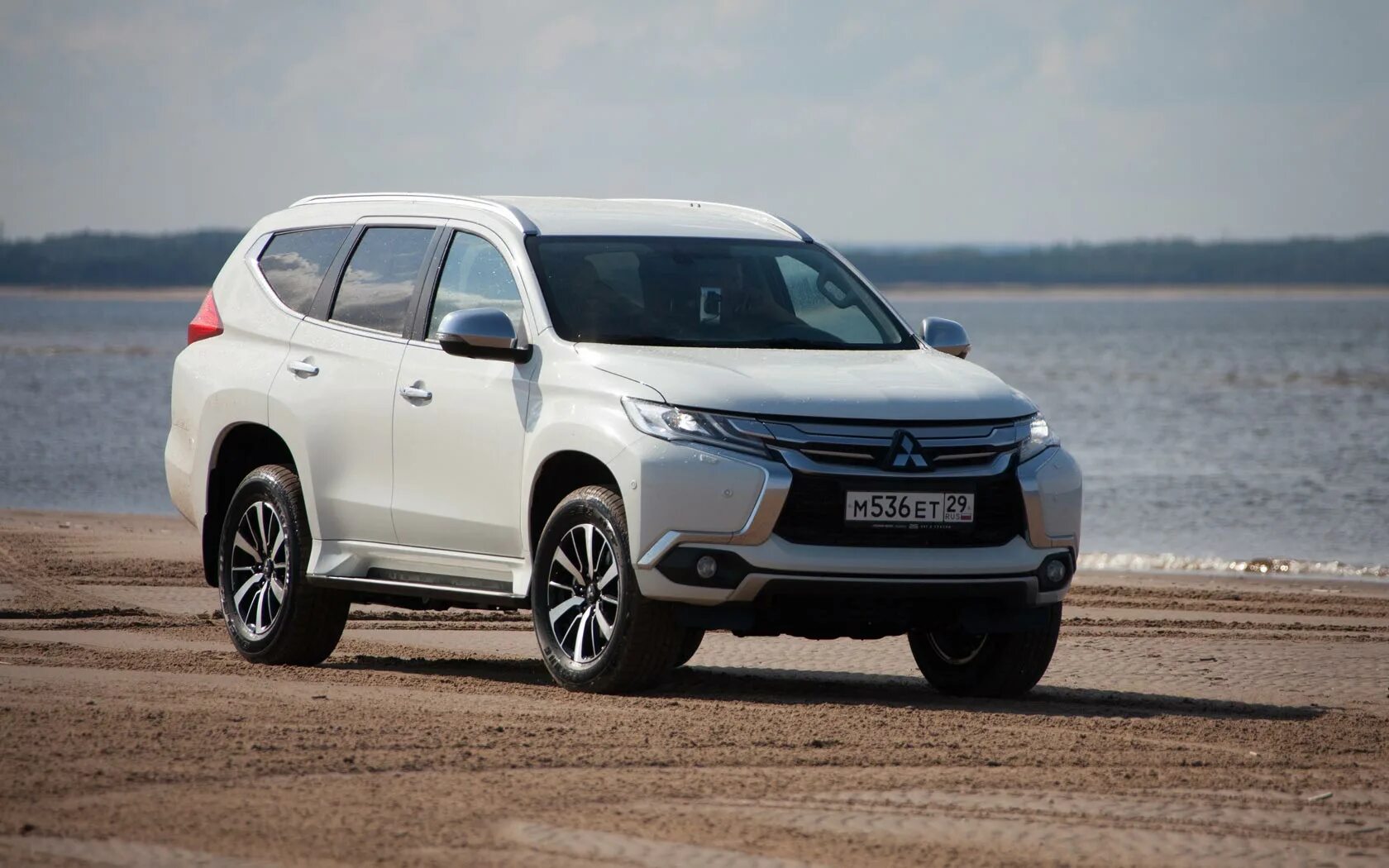 Мицубиси паджеро спорт москве. Паджеро спорт 2015. Mitsubishi Pajero Sport 2015. Митсубиши Паджеро спорт 2015. Mitsubishi Pajero Sport 3 2015.