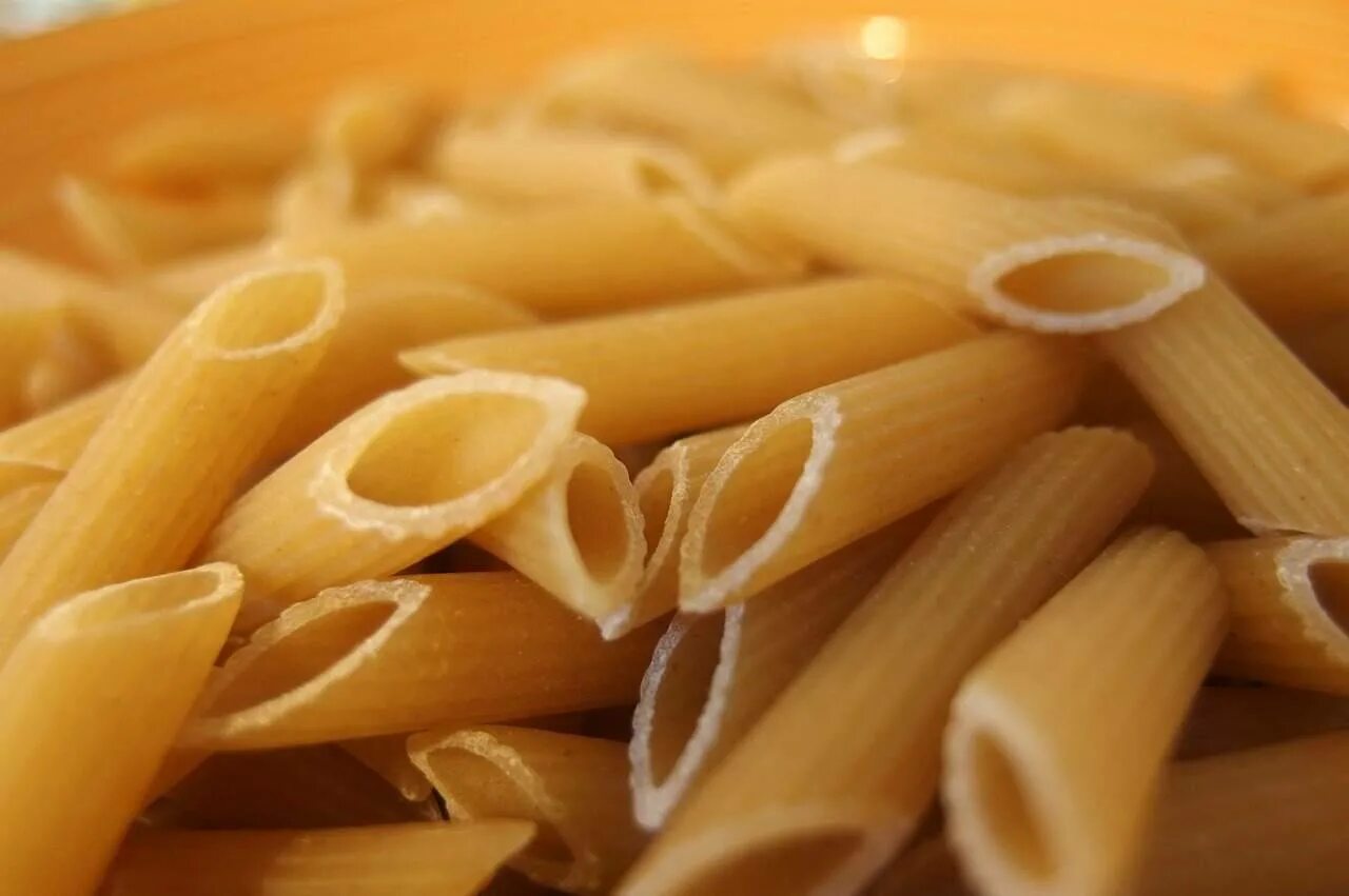 Макаронные изделия. Штампованные макаронные изделия. Итальянские макароны. Макаронные изделия рожки. Макаронный.
