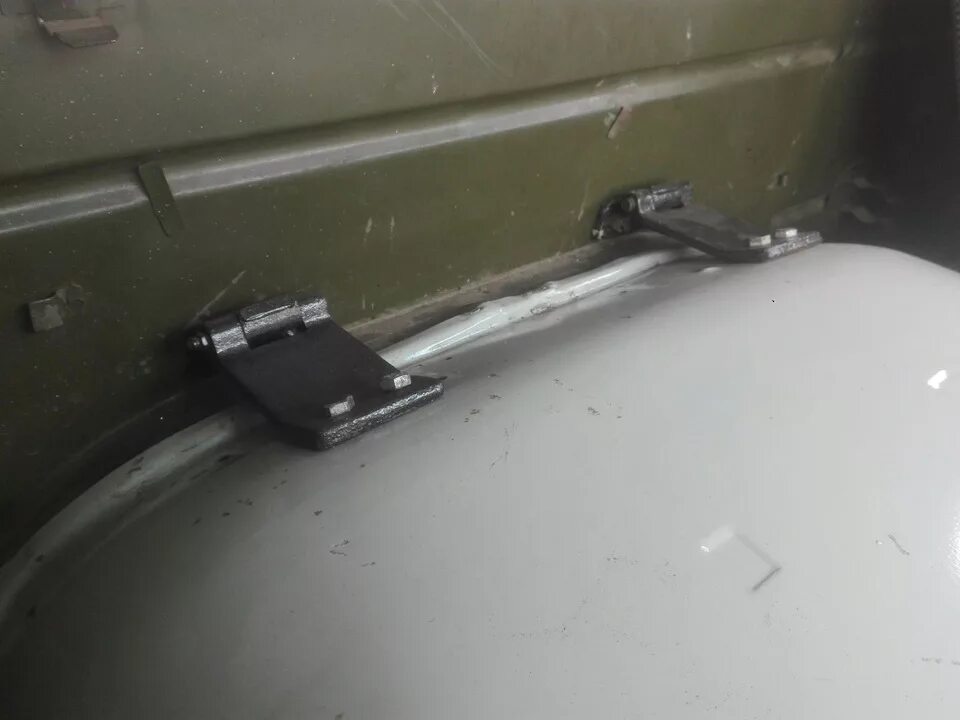 Петли дверные уаз буханка. Петля уаз буханка. Петля уаз буханка. Крепление петли передней двери уаз 469. Петля уаз буханка.