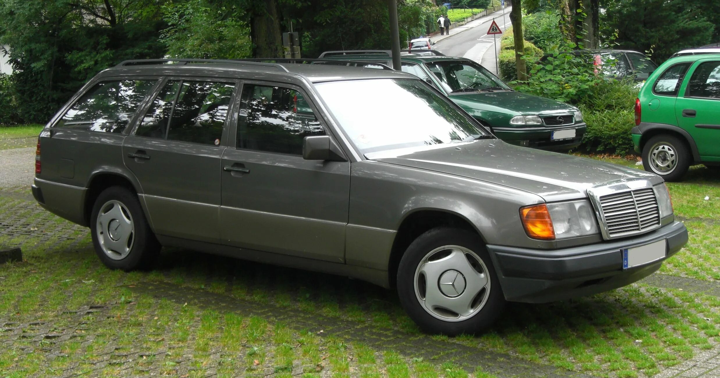 Mercedes Benz 124 универсал. Mercedes w124 универсал. Мерседес 124 универсал. Мерседес Бенц w124 универсал.