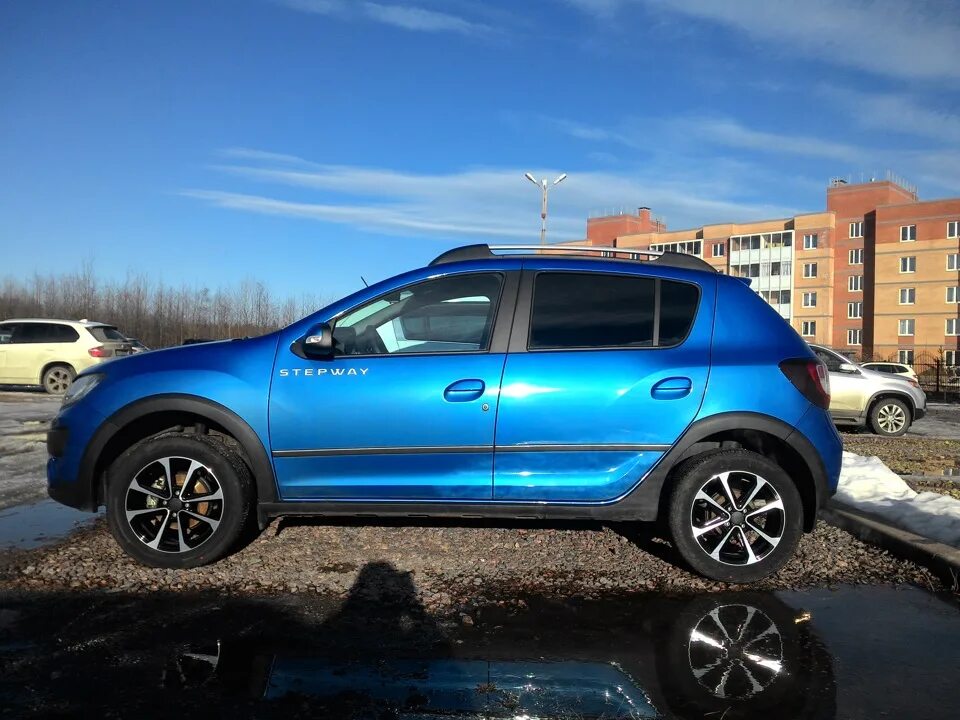 Рено сандеро степвей вылет дисков. Диски на рено логан степвей 16. диски renault sandero stepway r15. диски r16 sandero stepway. tech line neo 667.