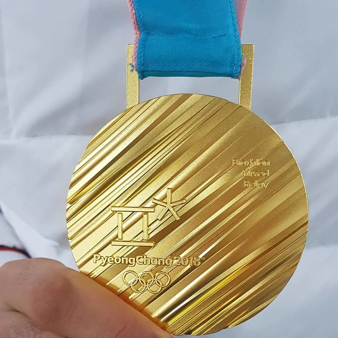 Золотая медаль. Олимпийские медали по хоккею. Золотая Олимпийская медаль 2018.