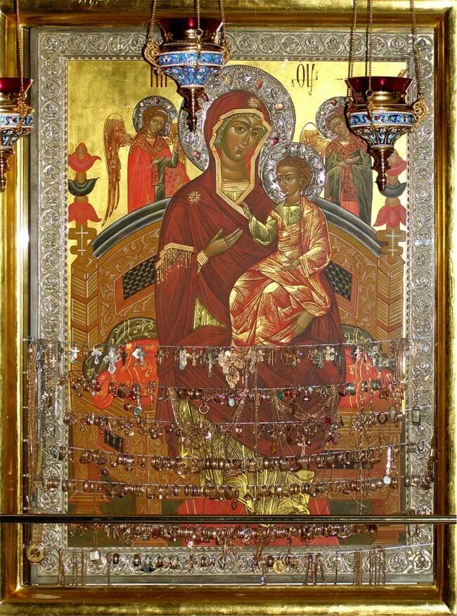 В каком храме находится всецарица. Иконы бм всецарица. Чудотворная икона богородицы «всецарица». Всецарица икона божией матери в москве в новоспасском монастыре. Икона всецарица в москве в новоспасском монастыре.