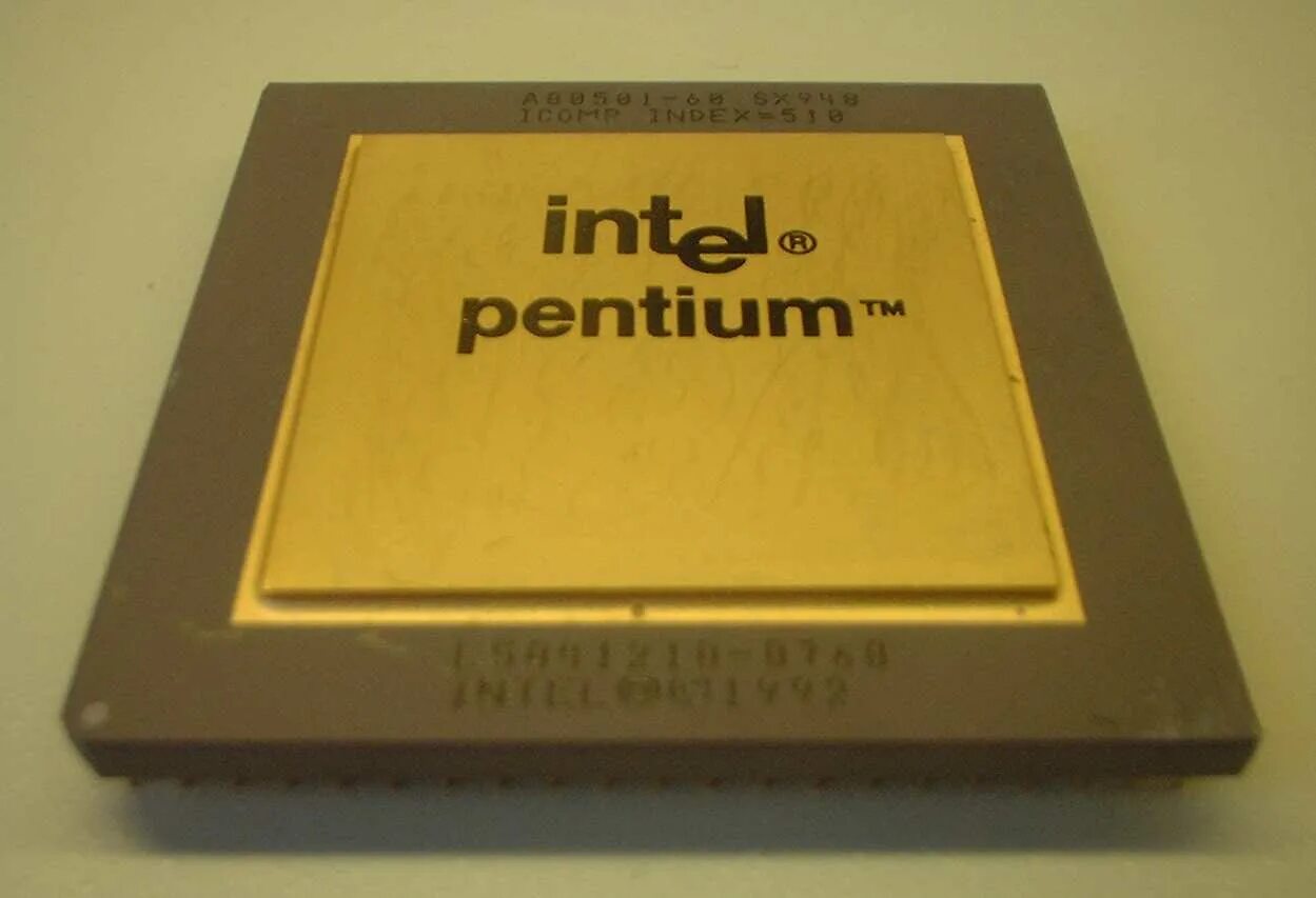 Старые интел. Процессор пентиум 1993. Процессор Pentium Intel 80586 1993. Микропроцессор Pentium 1993 года. Intel Pentium 1 поколения.