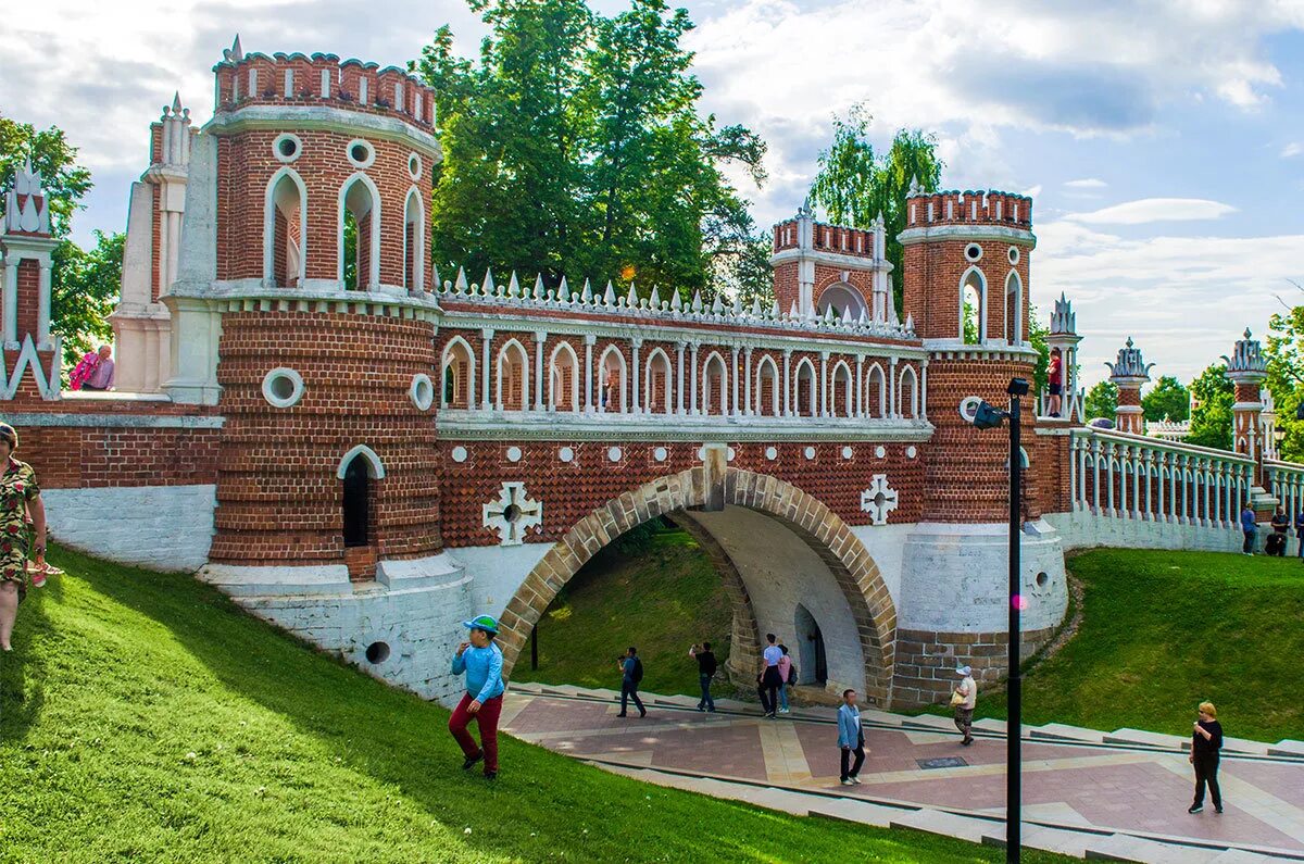 Царицыно (дворцово-парковый ансамбль). Мост в усадьбе Царицыно. Усадьба Царицыно фигурный мост. Баженов ансамбль Царицыно фигурный мост. Царицыно видное