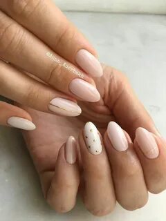 Нежный маникюр миндальной