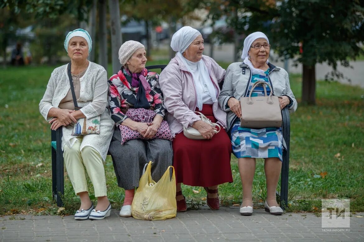 Пенсионеры в России. Татарская бабушка. Татарские пенсионеры. Пенсионер татар информ.