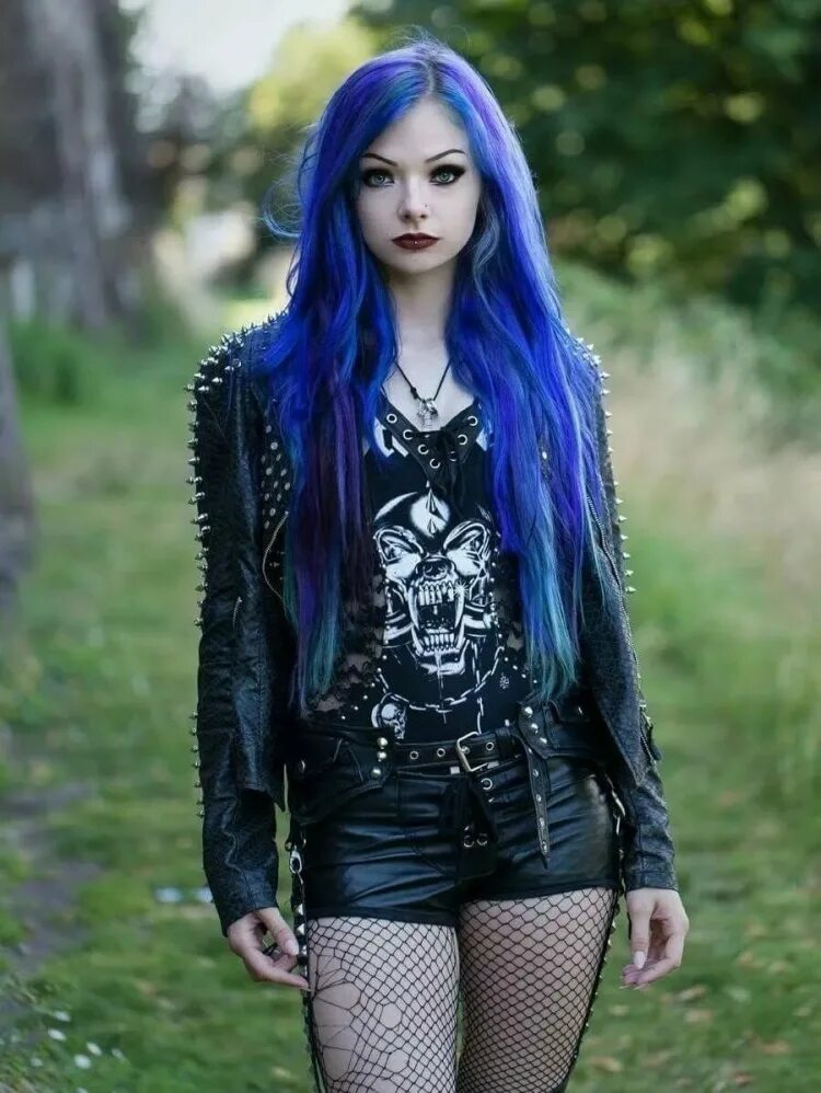 эшли пирс неформалка. девушка с синими волосами. неформальные девушки. эмо герл 2020. макияж неформала.