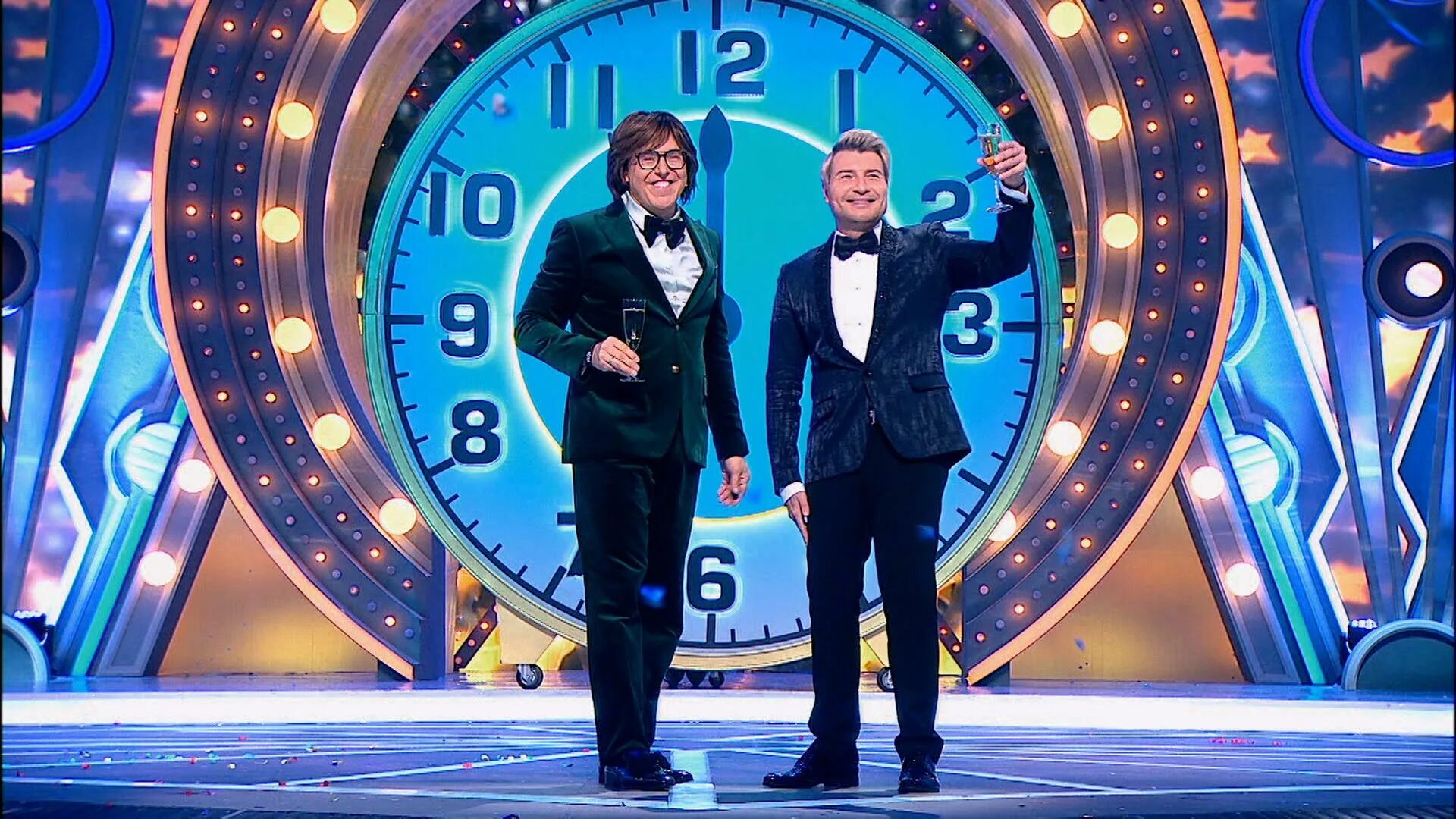 Голубой огонёк телепередача 2019. Андрей малахов голубой огонек 2022. Андрей малахов голубой огонек 2022. Голубой огонек на шаболовке 2018. Каких звезд вырезали из новогодних программ.