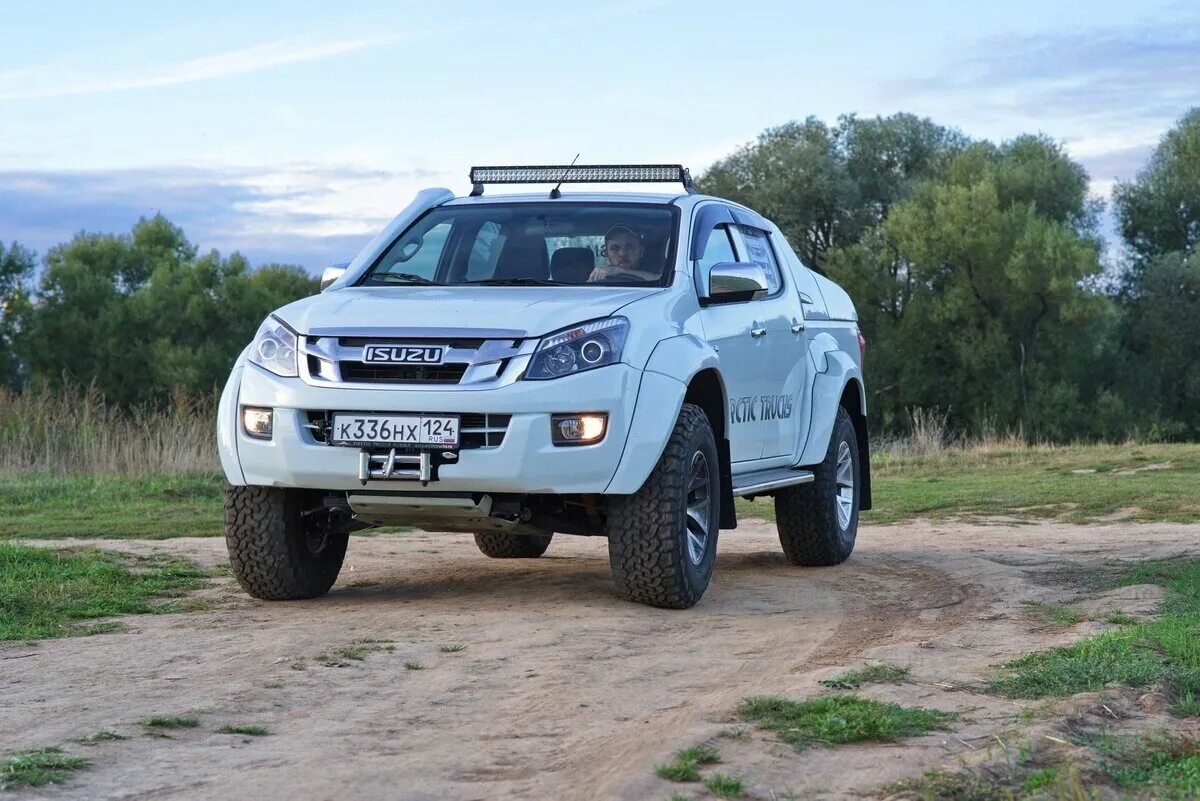 Исузу арктик трак. Исудзу д макс арктик. исудзу д макс арктик трак. isuzu d-max arctic trucks. исузу пикап 2025 арктик.