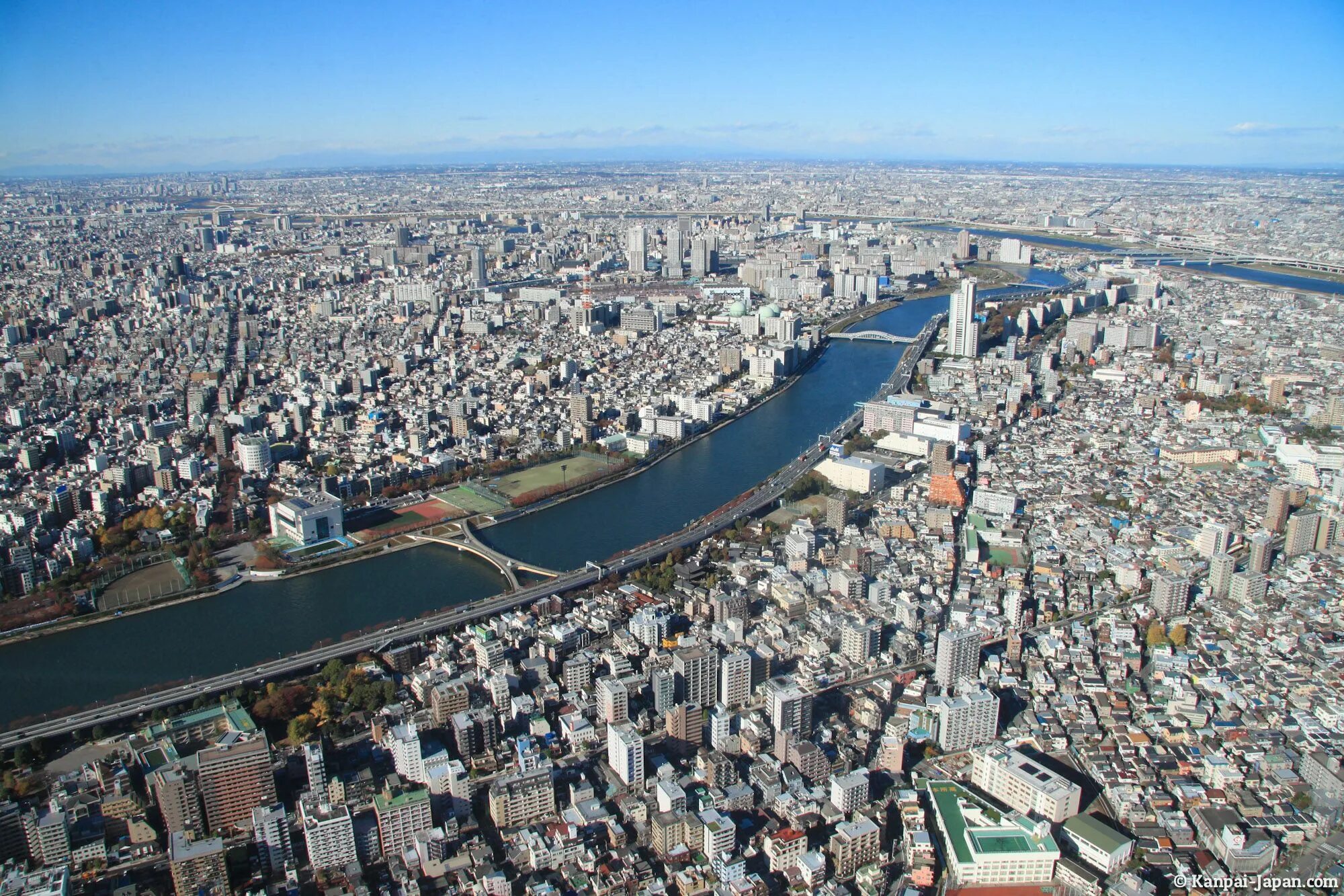 Токио самый большой город в мире. Tokyo Sky Tree Япония. Токио смотровая площадка. Токио размер города.