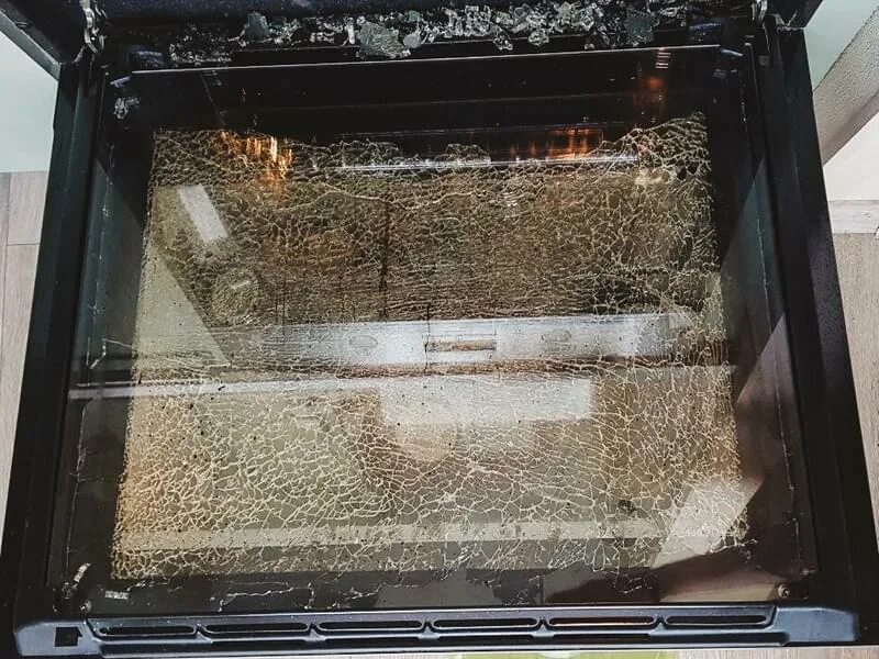 Внутреннее стекло на духовой шкаф. Внутреннее стекло на духовой шкаф. Заменить стекло духовки. Заменить стекло духовки. Стекла в дверце духового шкафа.