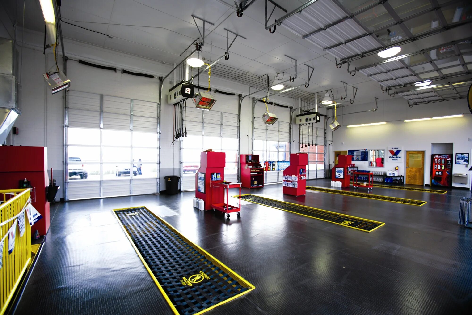 Торговый центр one new change. Music changer. Center change. Changing express. Центр замены масла славянск.