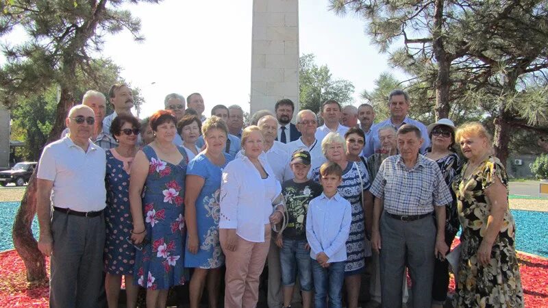 Погода в шахтах на сегодня по часам. Пролетарский круг Шахты. Пролетарский круг город Шахты. Пролетарский круг в Шахтах. Церковь на Пролетарском кругу Шахты.