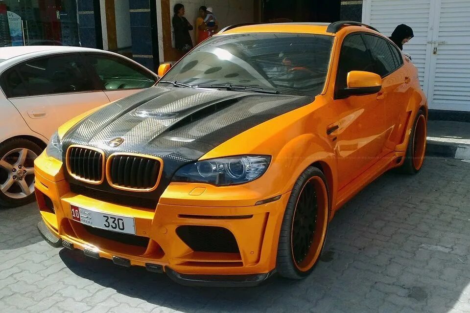 Poco x6 пленка. БМВ х5 оранжевый. БМВ Икс 6 желтый. БМВ х6 оранжевая. BMW x6 оранжевый.
