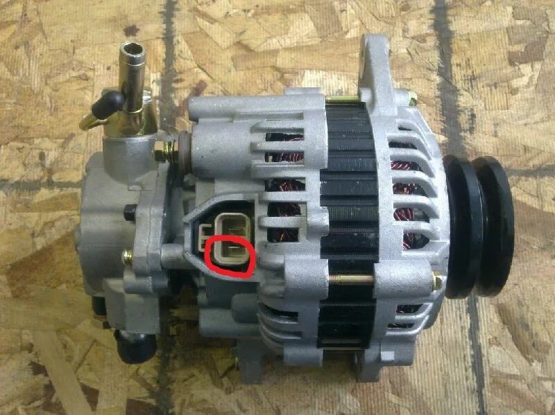 Checking the regulated voltage (Mitsubishi Lancer 9, 2000-2007, petrol) - "Start