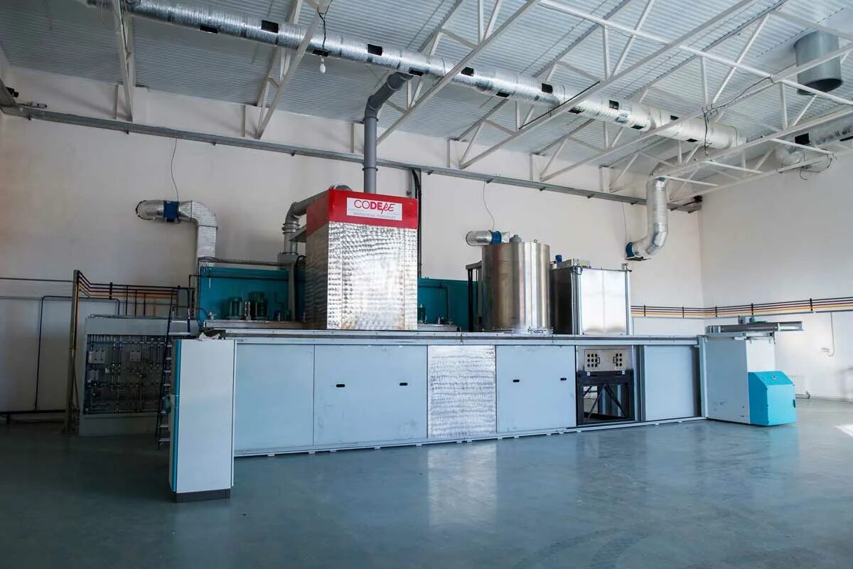 Непрерывная линия закалки нержавейки. Термообработка выставка. Автоматическая линия термообработки eisenmann. Закалочная конвейерная печь. Линия термической обработки.