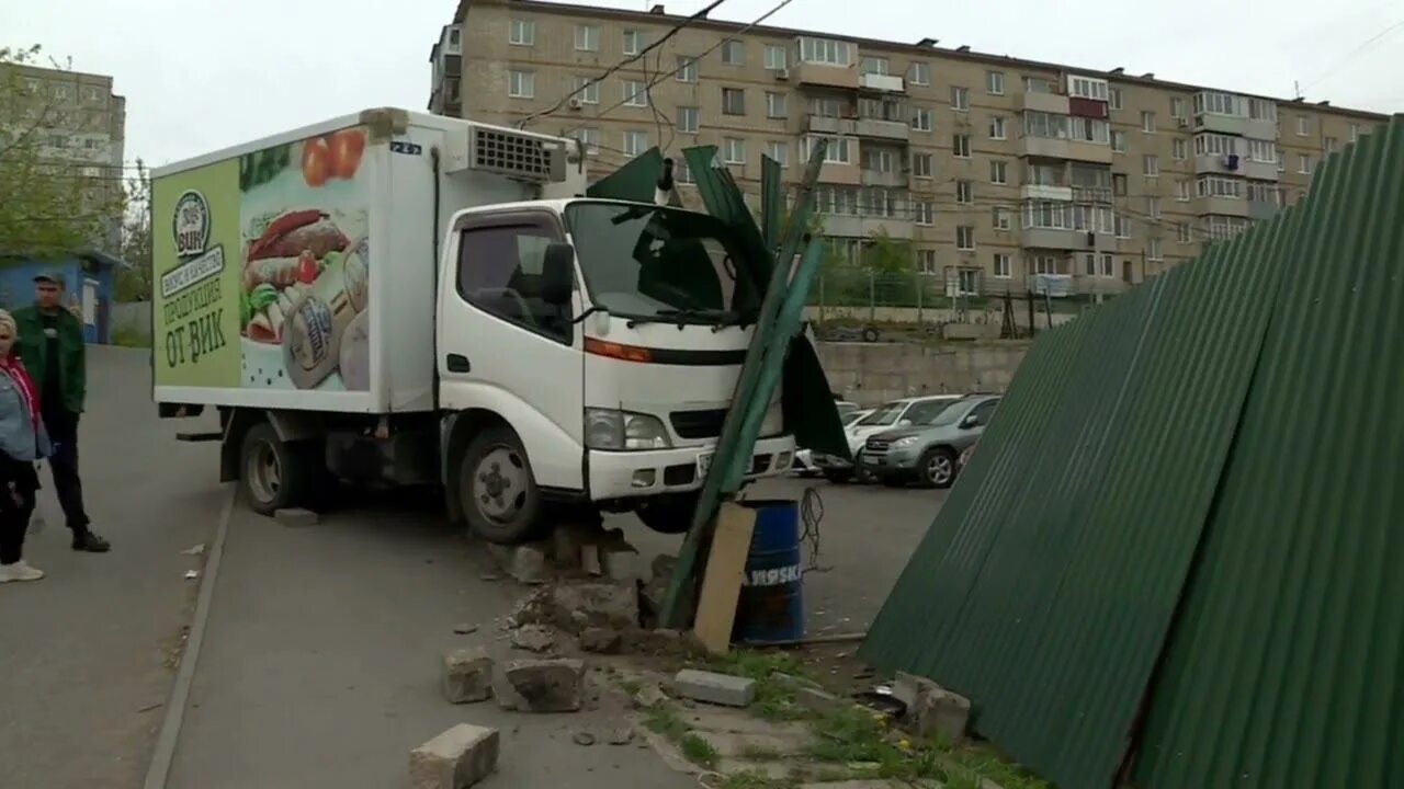 Грузовички владивосток. Владивосток Грузовики. Авария Приморский край. Грузовик не фура.