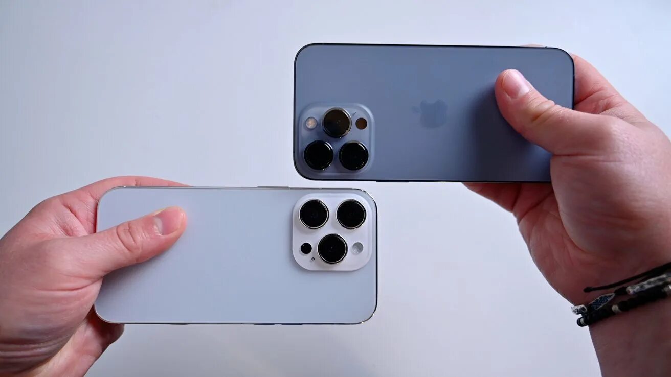 Iphone 14 models. Apple iphone 14 pro. iphone 14 pro hand. iphone 14 модели. iphone 14 pro hands on.