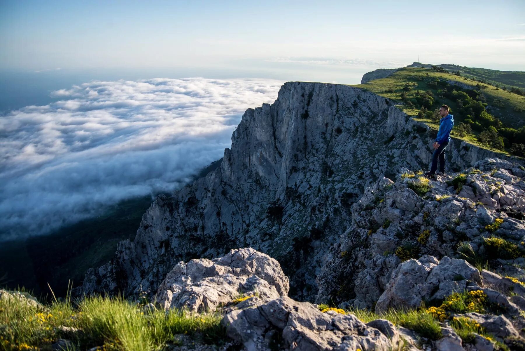 Где находится петри. Гора ай петри. гора аль петри в крыму. вершина горы ай петри. достопримечательности крыма гора ай петри.