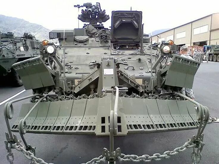 Инженерная машина м1132 Страйкер. M1132 Stryker. Stryker m1132 двигатель. M1132 ESV.