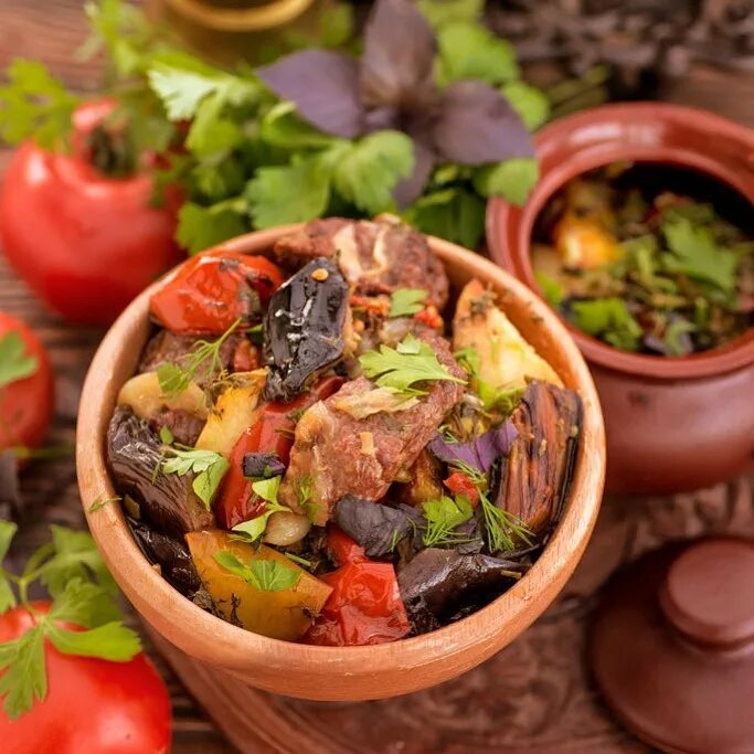 жаркое из ягненка. оджахури по мегрельски. грузинское жаркое оджахури. чанахи с бараниной. рецепт жаркого из баранины.