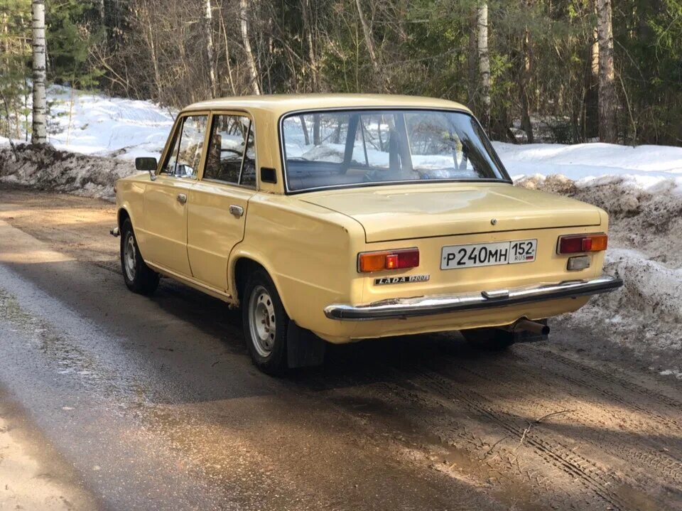 Ваз 2107 1983 drive2. Ваз 2101 цвет 222. Ярко желтый москвич 1978. Ваз 2101 желтый 222. Ваз 2103 цвет 222.