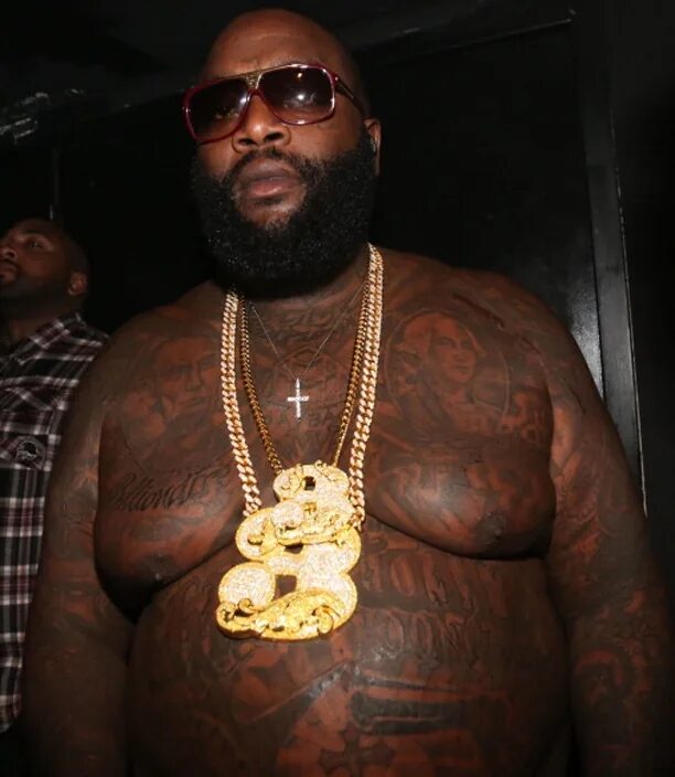 Полненькие с неграми. Rick Ross негр. Американский гангстер Рик Росс. Рик Росс гангста-РЭПЕРЫ. Rick Ross в очках.