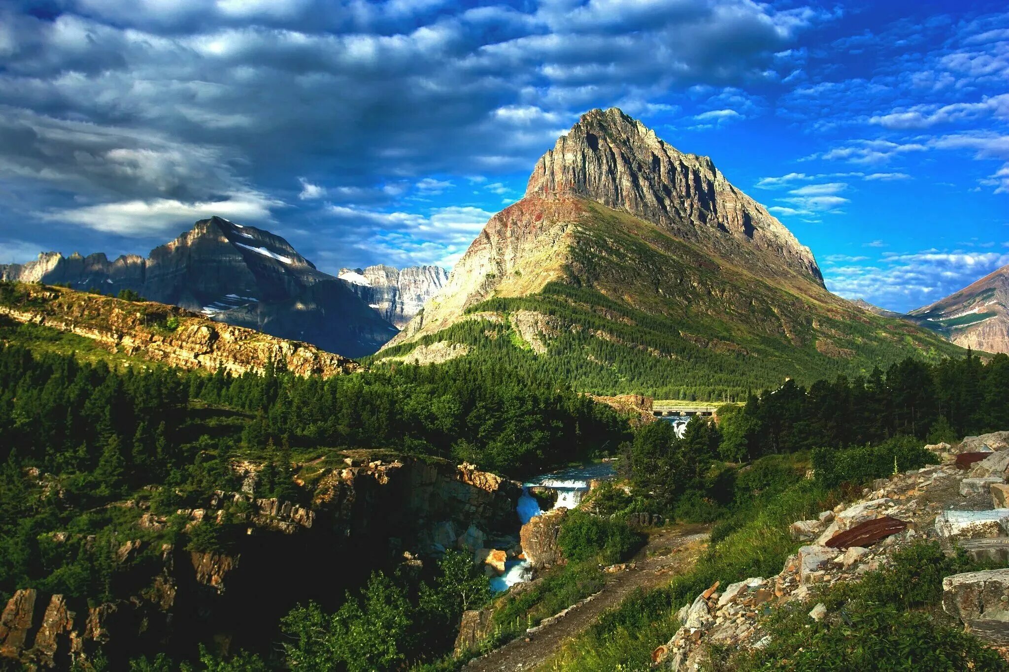 Удивительный вид природы. Глейшер (национальный парк, Канада). Красивая природа горы. Величественные горы. Красота гор.