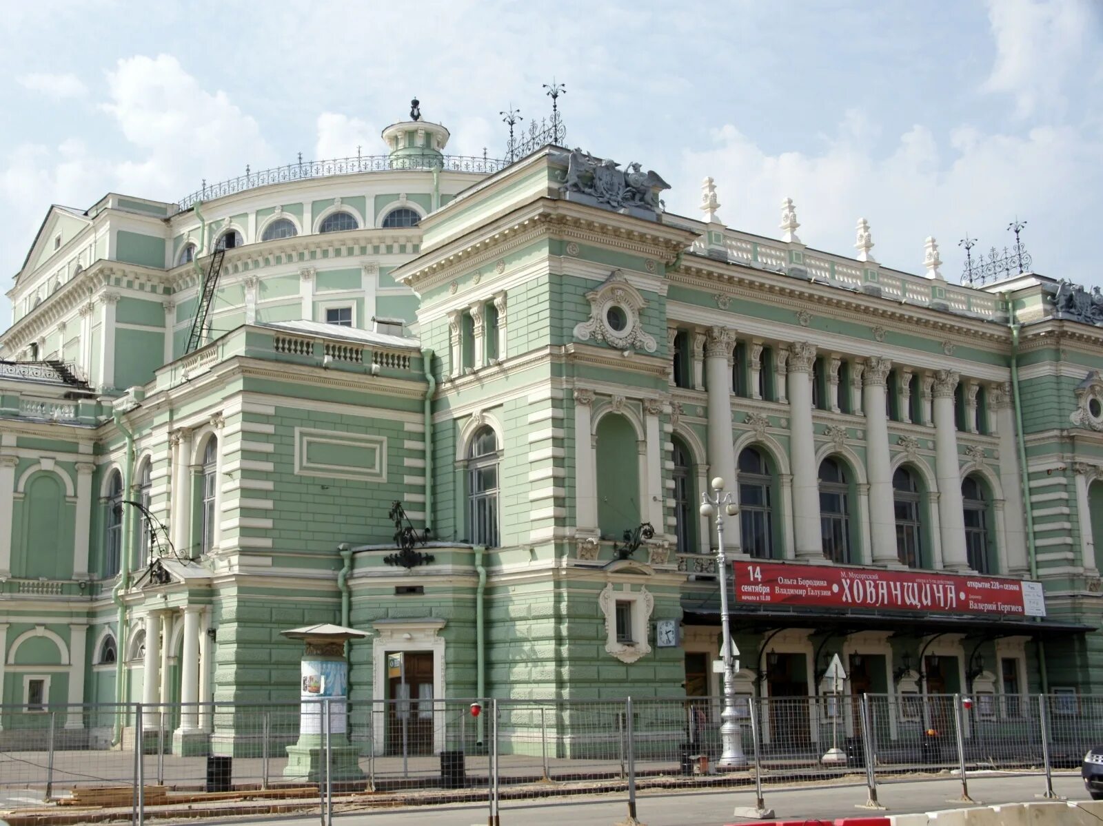 Мариинский театр санкт петербург цена. Театр Мариинка в Санкт-Петербурге. Мариинский театр СПБ. Государственный Академический Мариинский театр. Театральная площадь 1 Санкт-Петербург Мариинский театр.