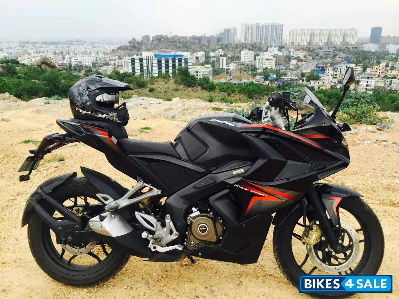 Pulsar flow. Bajaj pulsar rs 200 черный. чёрный баджадж пульсар. bajaj pulsar бак. bajaj rs 200 tuning.