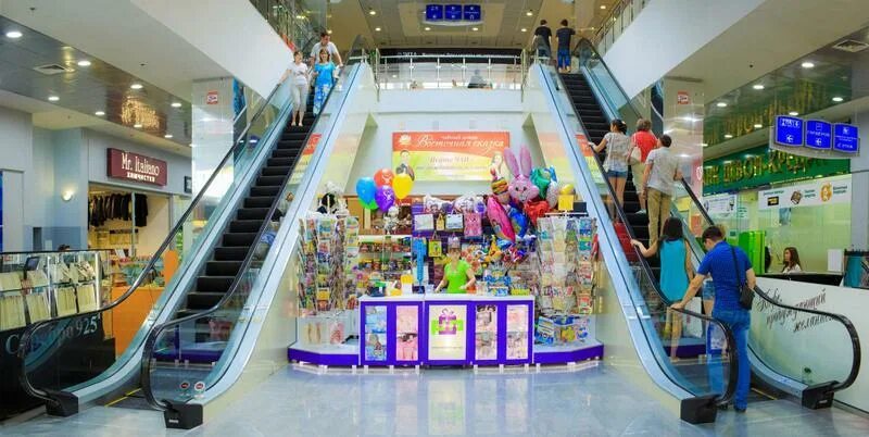 Снять аренду в тц. Помещение под магазин. Торговое помещение в тц. Снять аренду в тц. Интерьер торговая площадь.