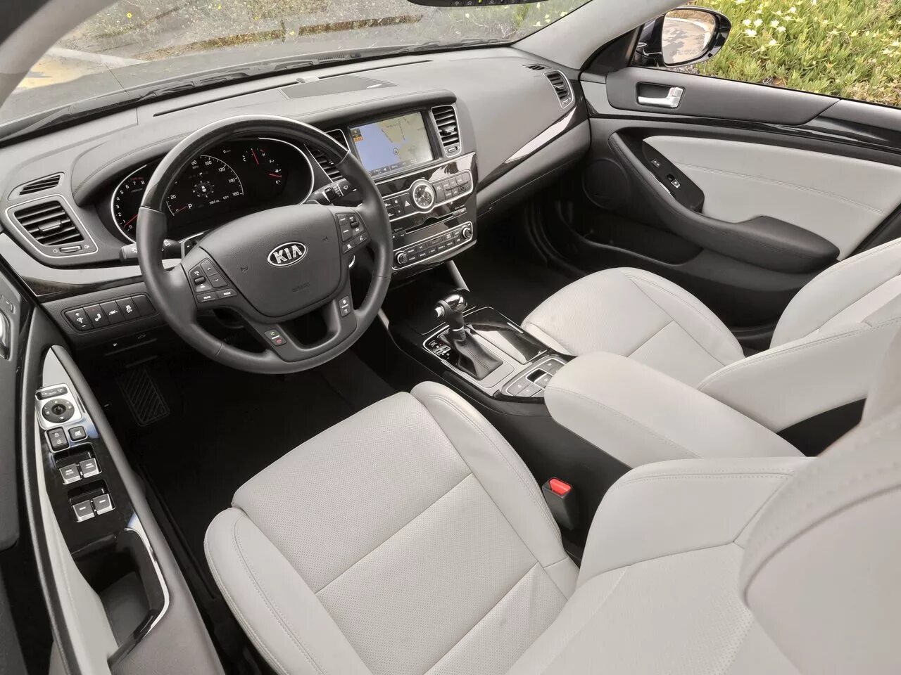Киа к 7 фото салона Kia Cadenza (2014) picture 24 of 28