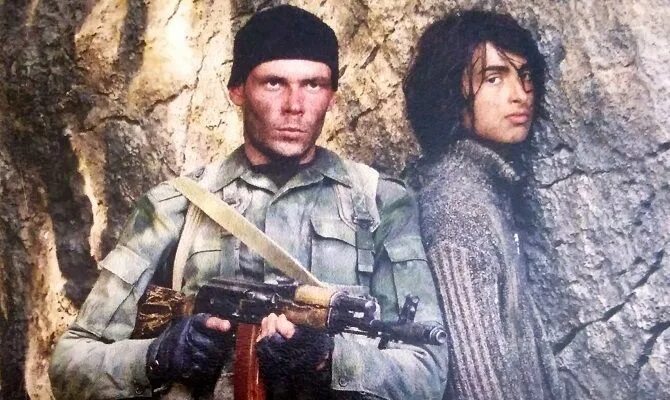 Пленные боевики с азовстали. Пленные русские солдаты в чечне. Русский боевик плен. Русский боевик плен. Сдача в плен азовцев в мариуполе.