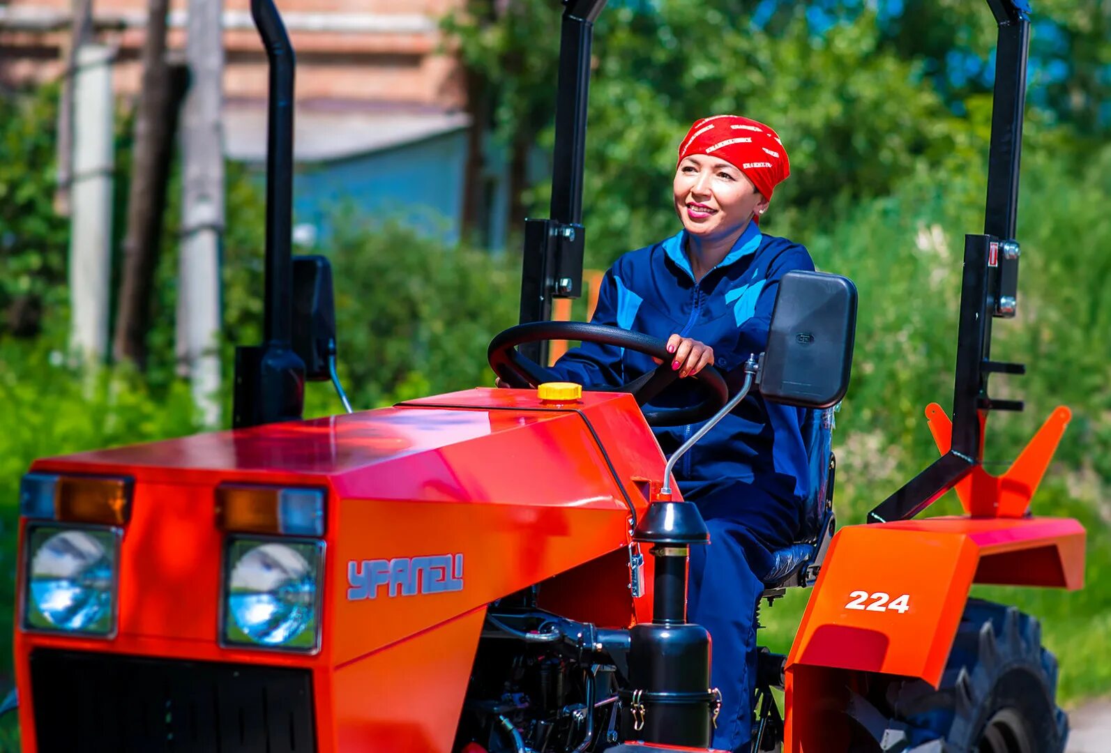 Уралец 220 вом. Трактор уралец 180. Уралец. Трактор уралец 160. Логотип фк уралец нижний тагил.